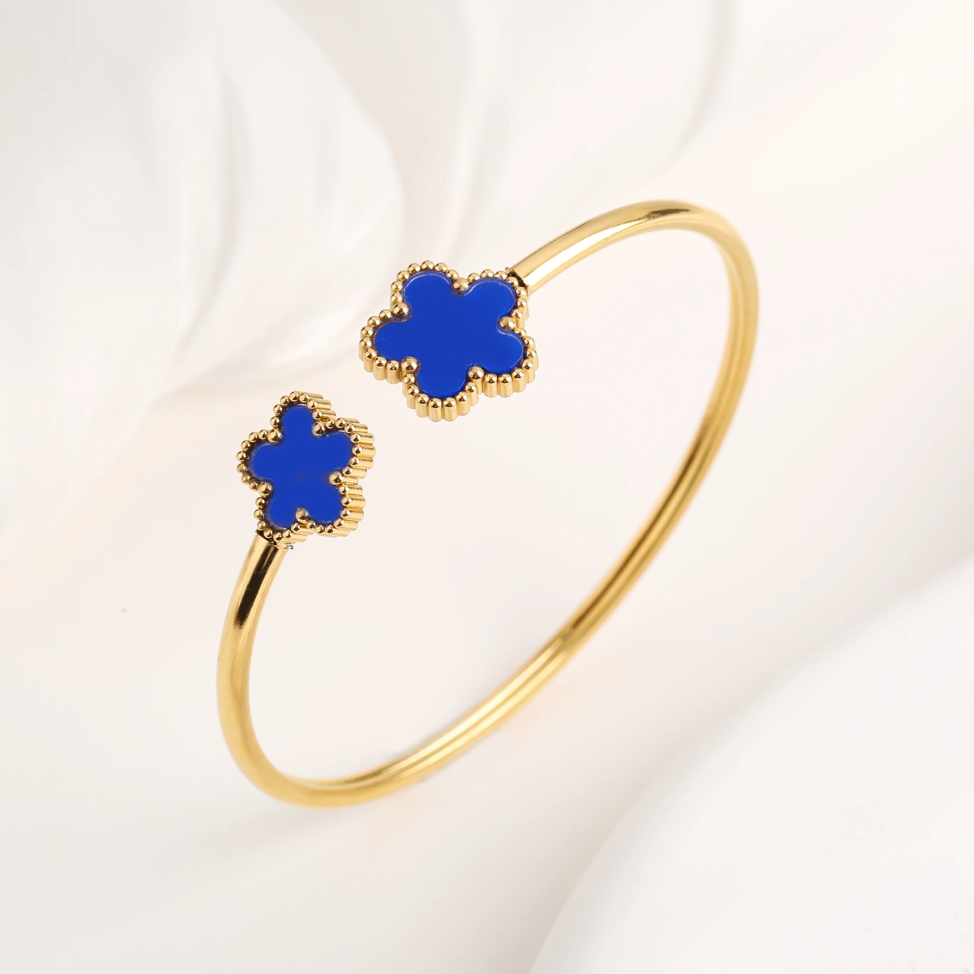 Adjustable Stainless Steel Gold-Plated Five-Leaf Flower Open Bangle