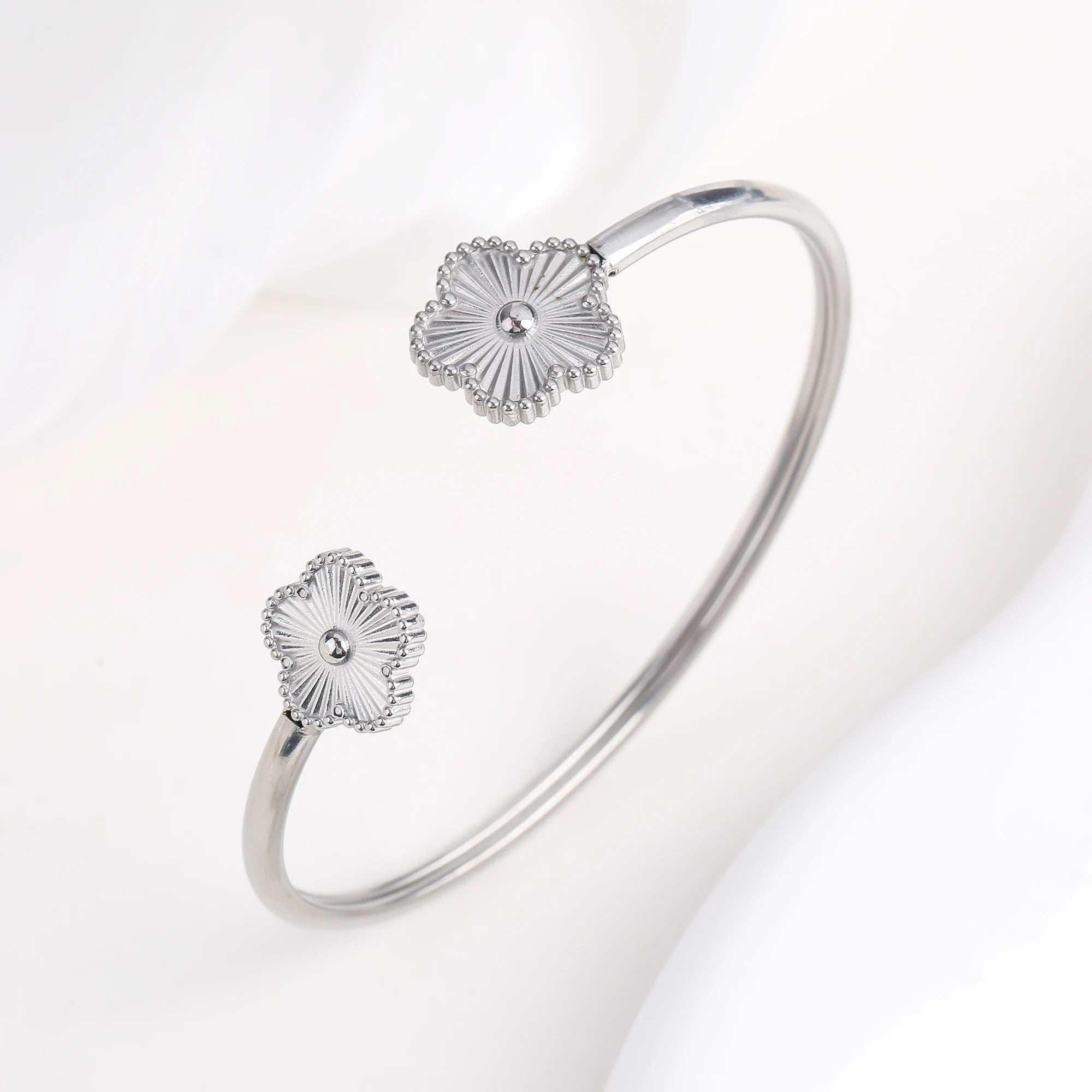 Adjustable Stainless Steel Gold-Plated Five-Leaf Flower Open Bangle