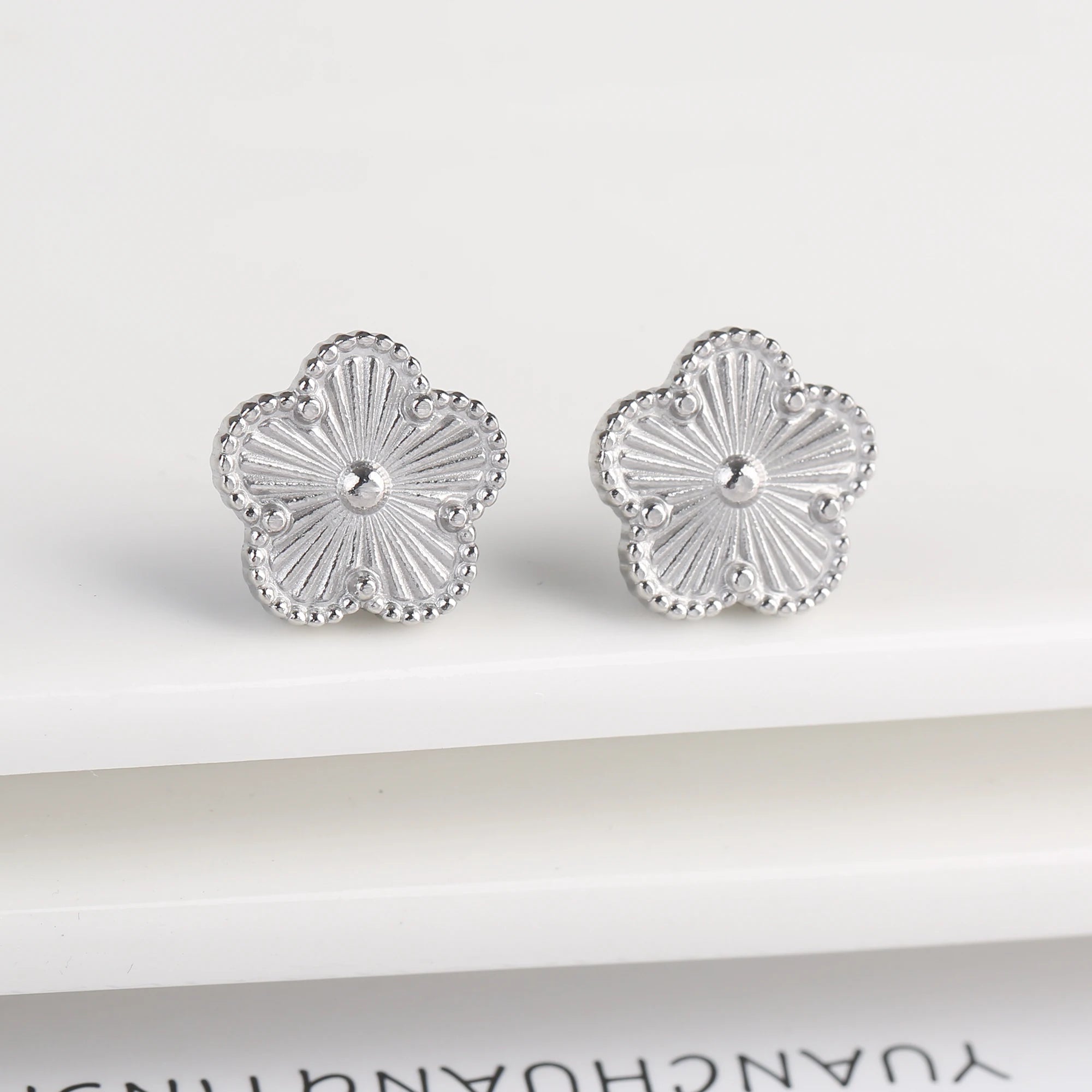 Stainless Steel Laser Five Leaf Flower Adjustable Clover Bracelets