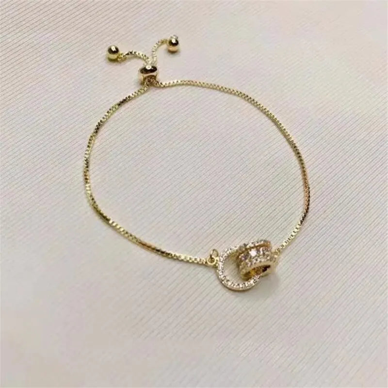 Circle Interlocked Gold Charm Bangle