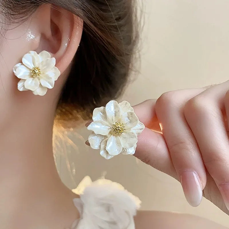 White Acrylic Flower Stud Earrings