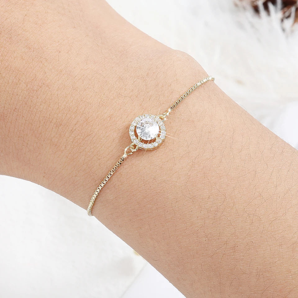 Circle Interlocked Gold Charm Bangle