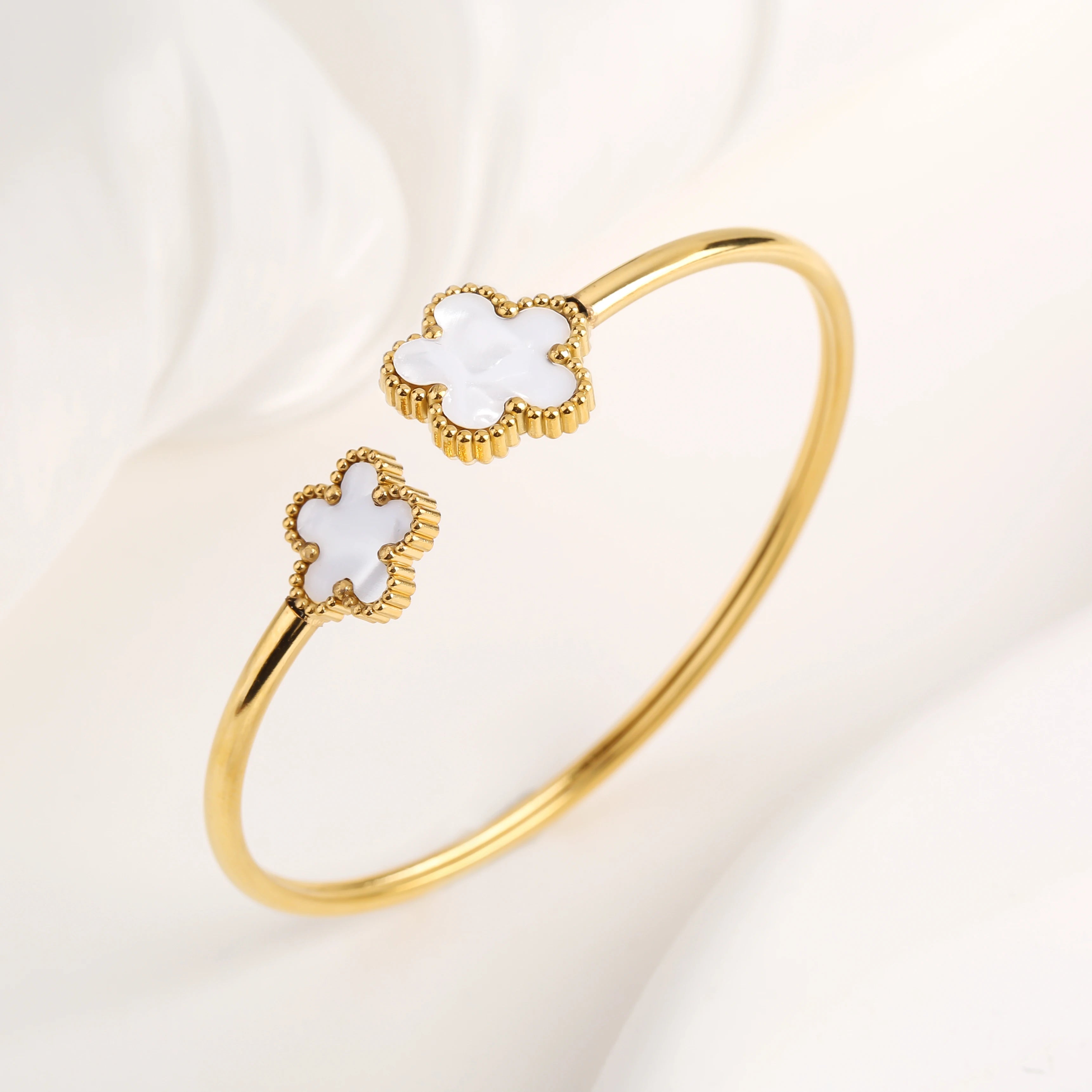 Adjustable Stainless Steel Gold-Plated Five-Leaf Flower Open Bangle