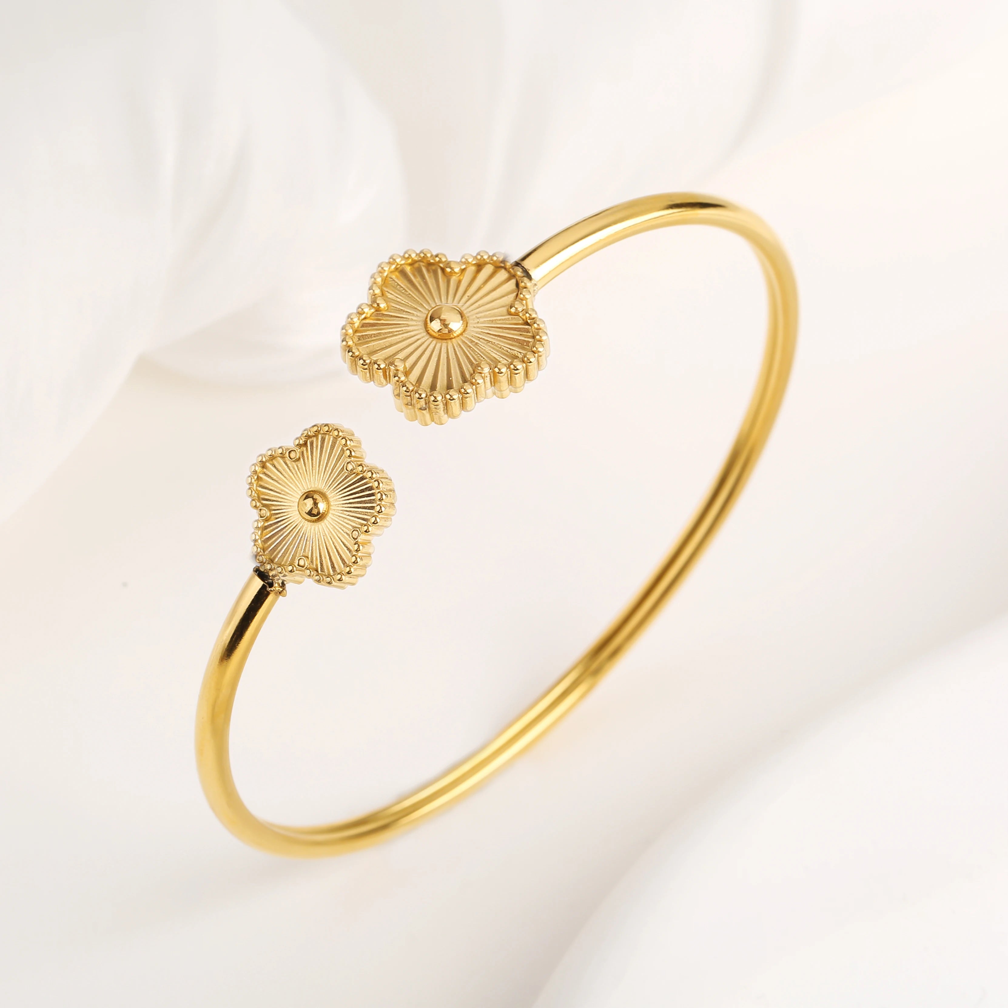 Adjustable Stainless Steel Gold-Plated Five-Leaf Flower Open Bangle