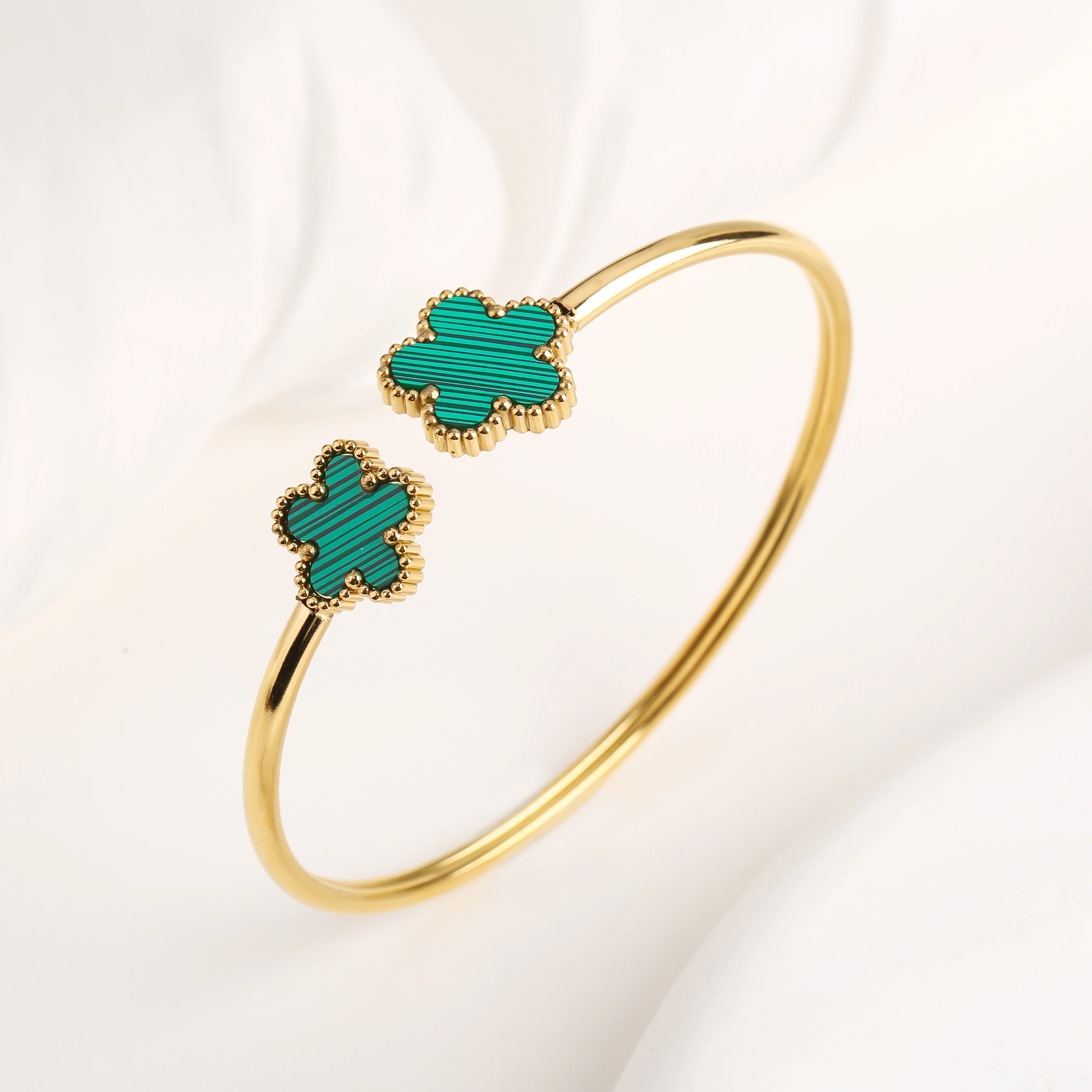 Adjustable Stainless Steel Gold-Plated Five-Leaf Flower Open Bangle