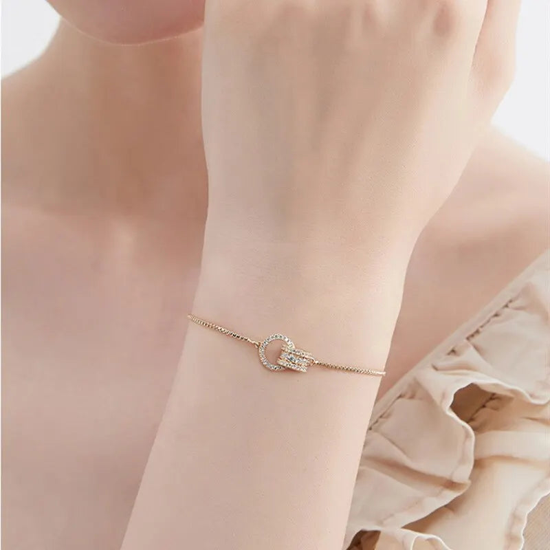 Circle Interlocked Gold Charm Bangle