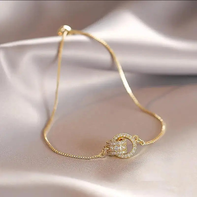 Circle Interlocked Gold Charm Bangle