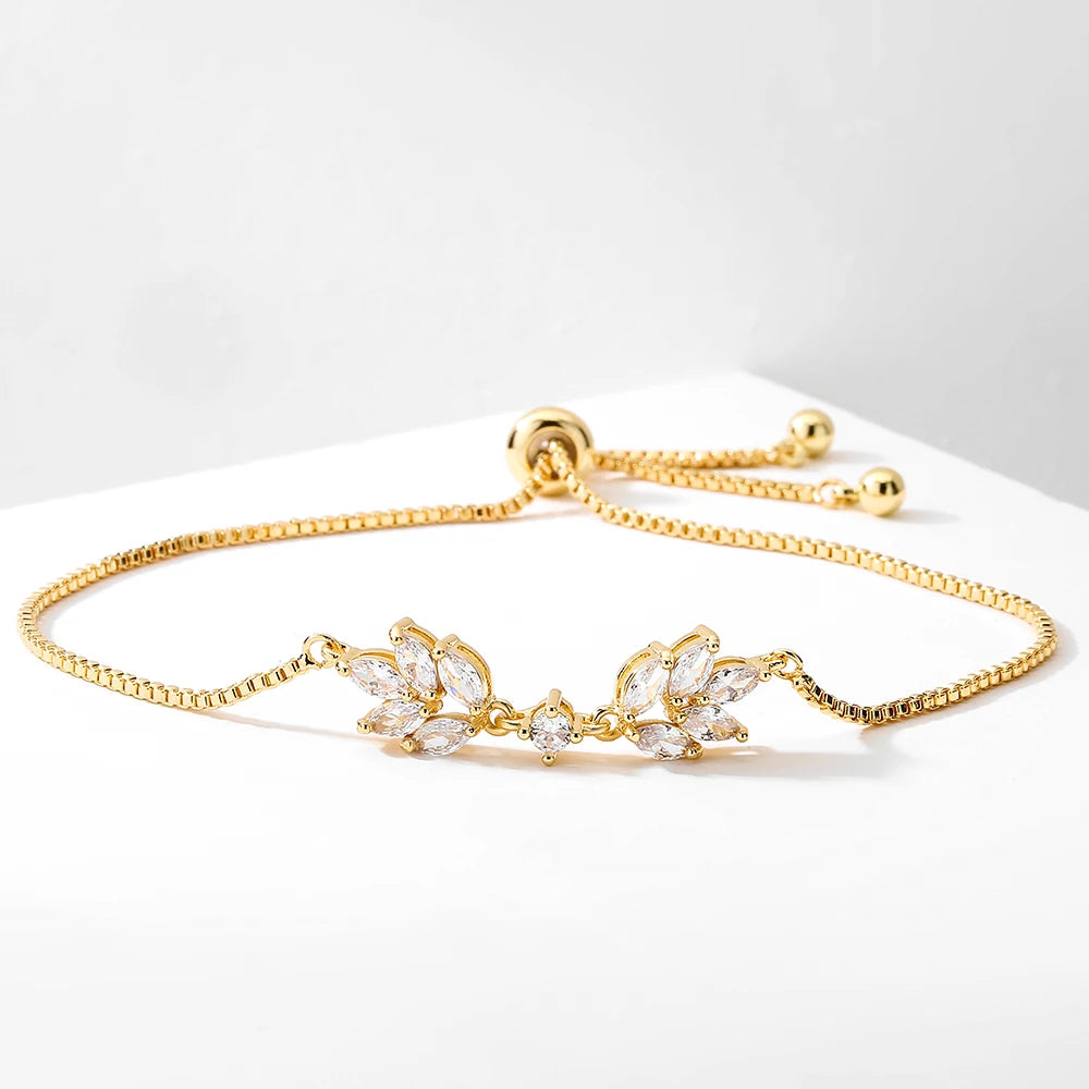 Circle Interlocked Gold Charm Bangle