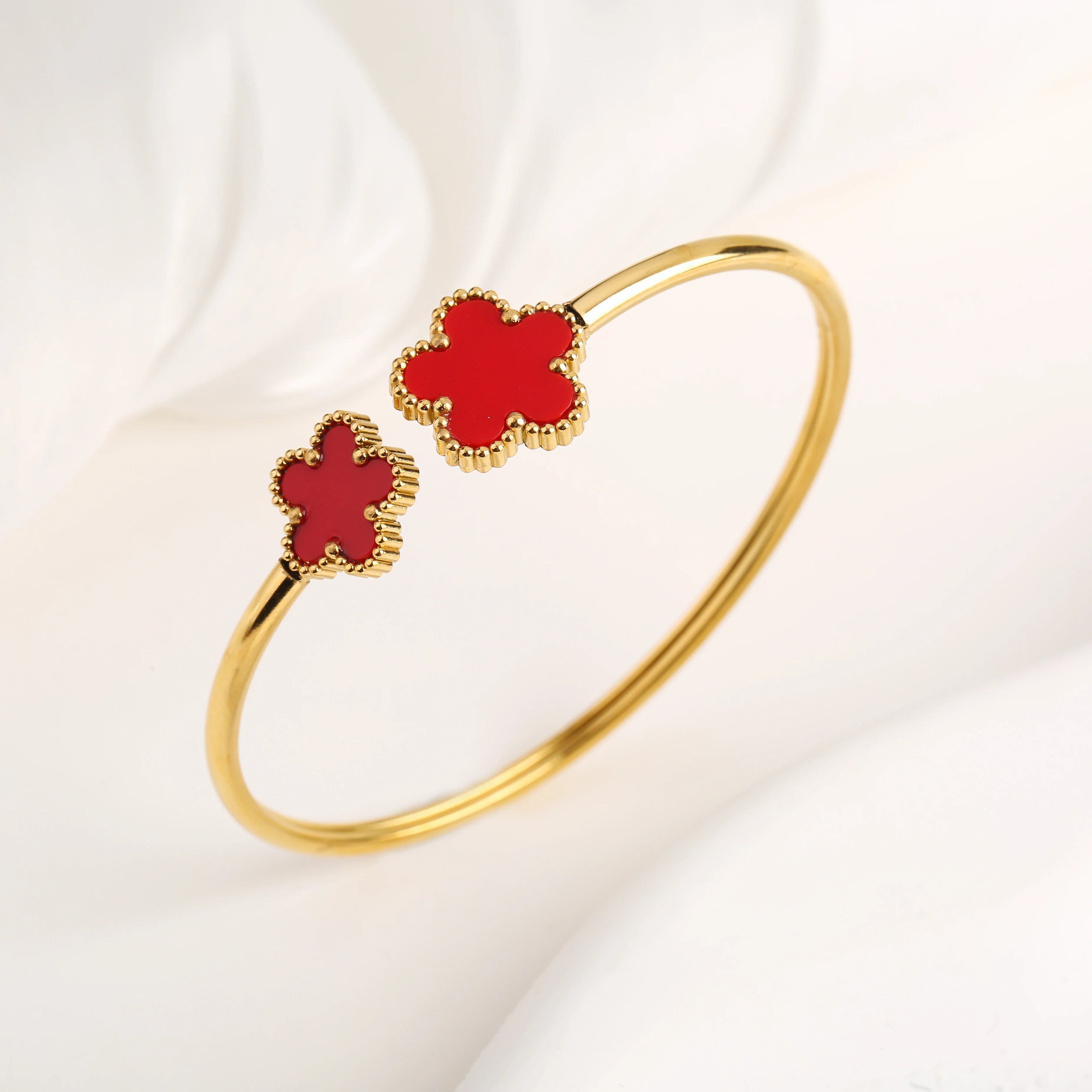Adjustable Stainless Steel Gold-Plated Five-Leaf Flower Open Bangle