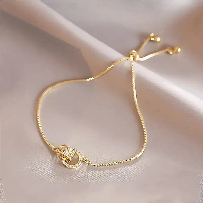 Circle Interlocked Gold Charm Bangle