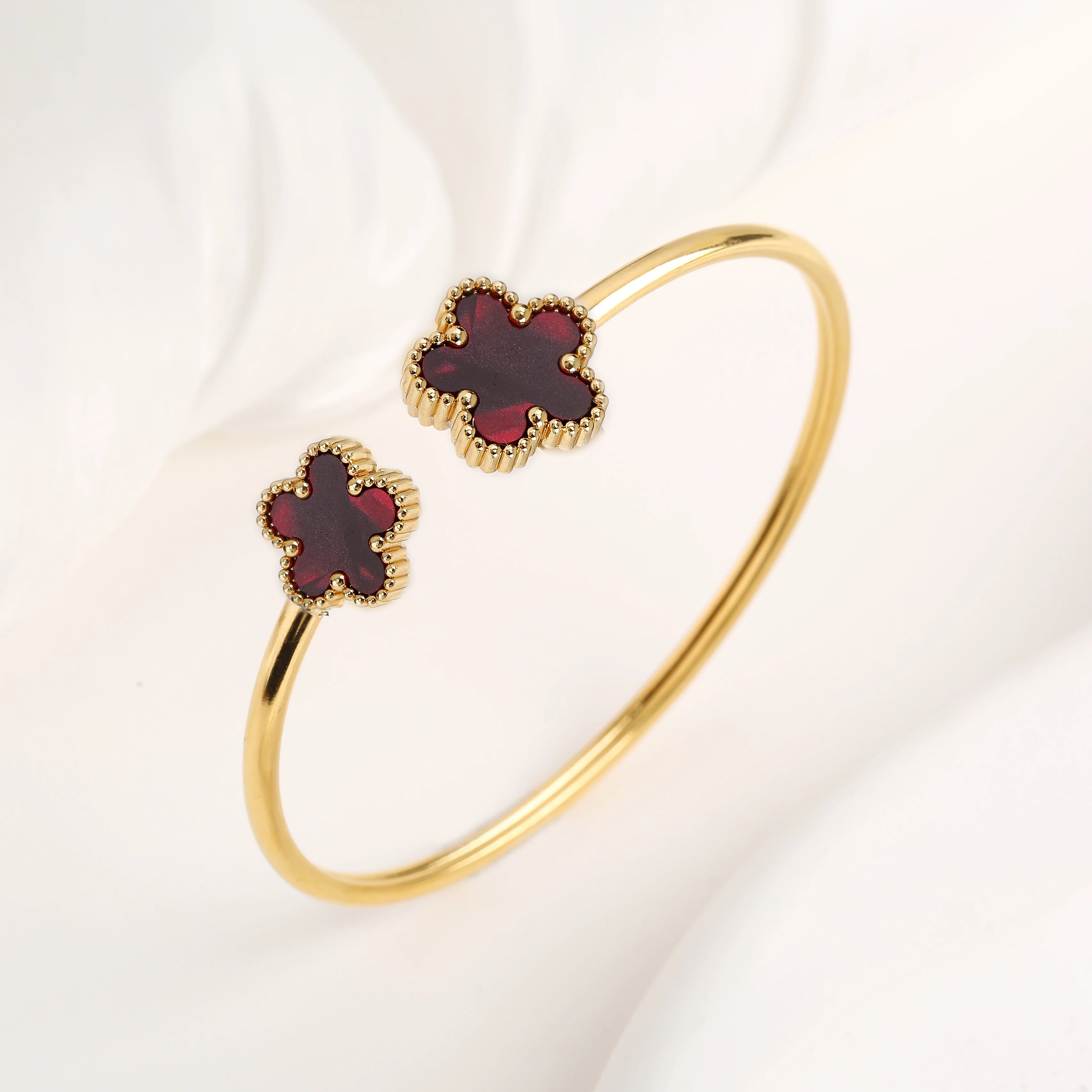 Adjustable Stainless Steel Gold-Plated Five-Leaf Flower Open Bangle